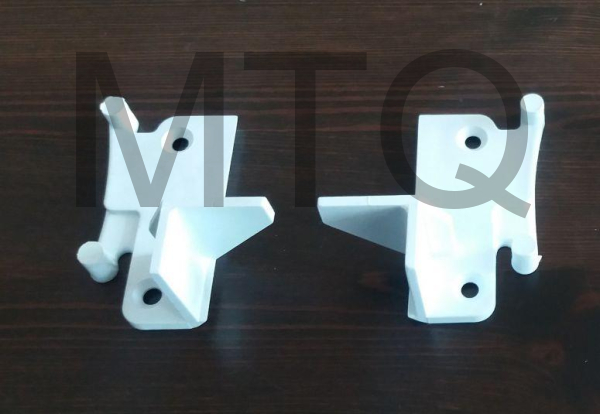 DON Кронштейн крепления шторки (правый)